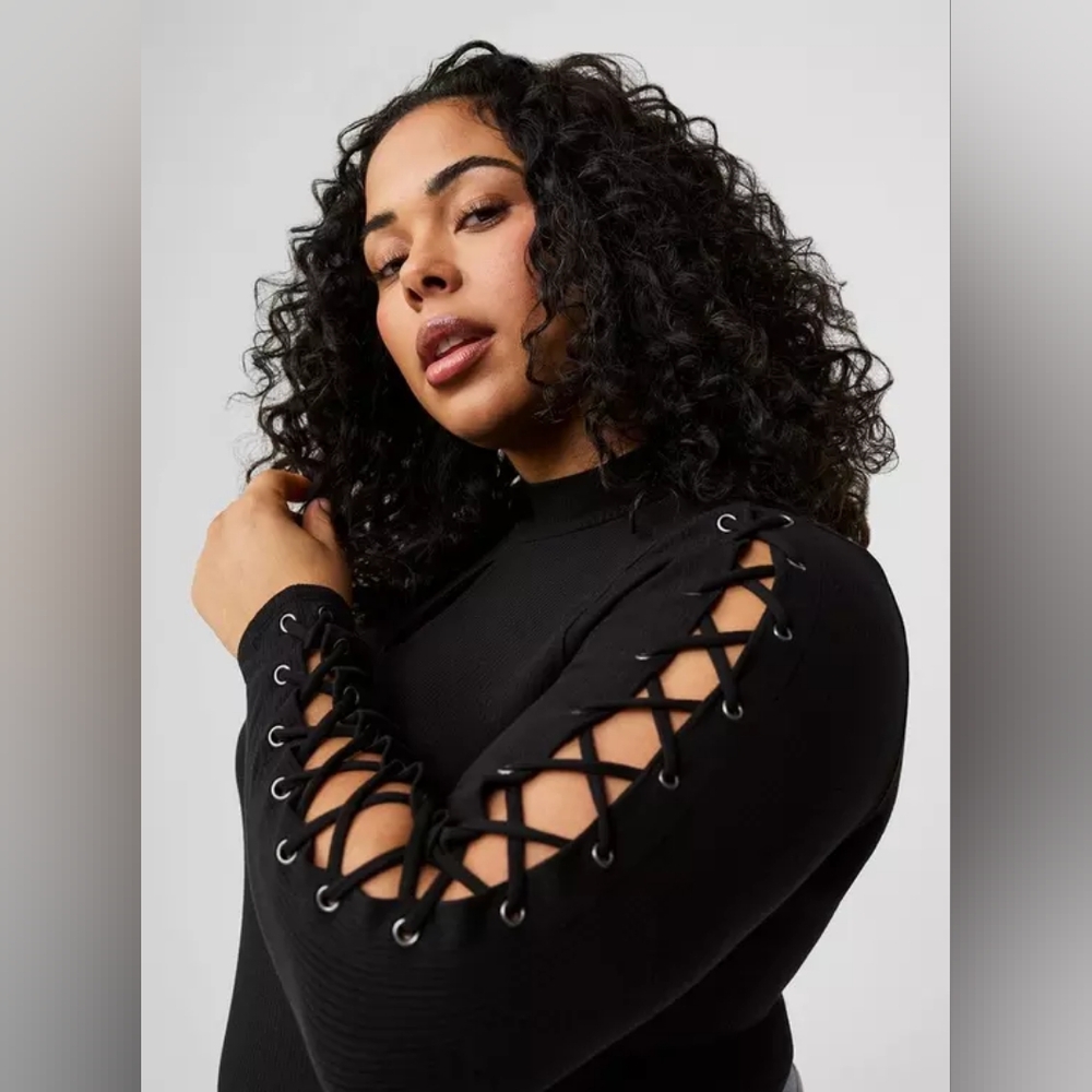 Torrid 💖NWT💖 Super Soft Rib Mock Neck Lace Up Long Sleeve Top Size 3(22-24)